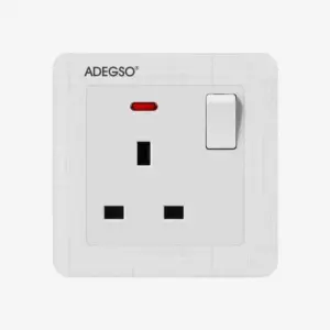 Universal socket with switch