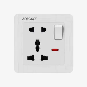 Universal socket with switch