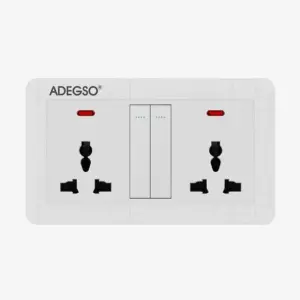 Universal socket with switch